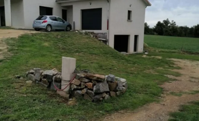 Aménagement d'une allée en rocaille à La Chapelle-de-Surieu, La Chapelle-de-Surieu, Mandrand Stéphane Paysages